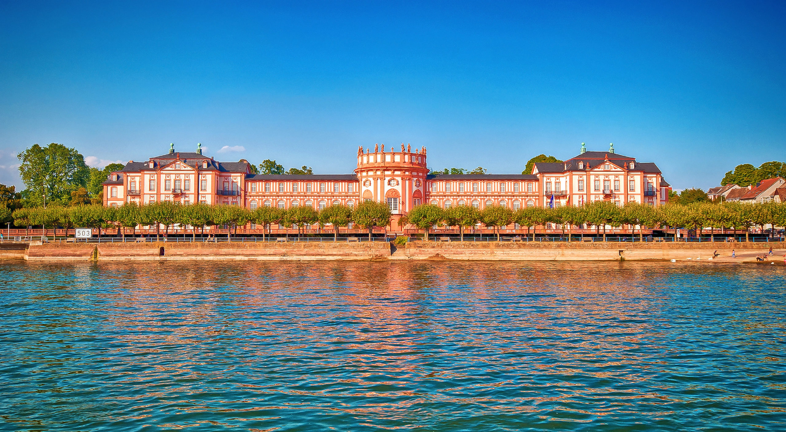 Schloss Biebrich in Landeshauptstadt Wiesbaden am Rhein, Hessen mpu vorbereitung wiesbaden, mpu beratung wiesbaden, mpu wiesbaden